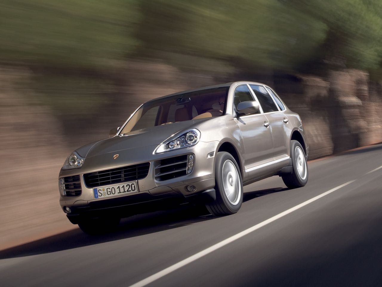Imagen de El Porsche Cayenne 2007 es un todoterreno con un equipamiento y unos acabados de gran calidad ideal para usar tanto en asfalto como fuera de él.
