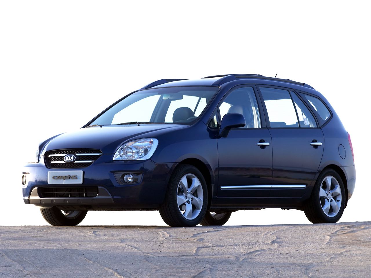 Imagen de El KIA Carens 2006 es un monovolumen con una capacidad de hasta siete personas y con un precio de los más competitivos dentro de su segmento.