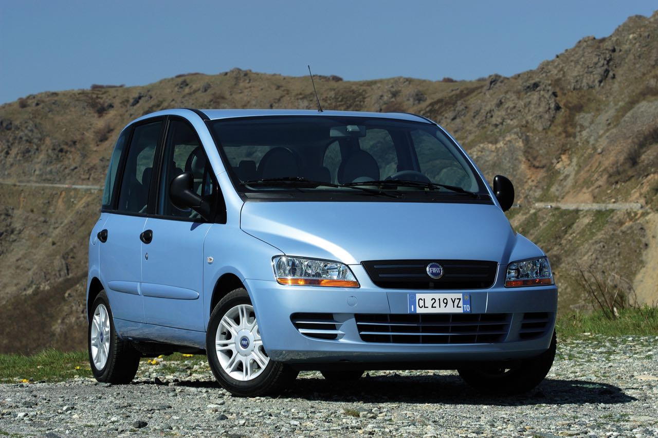 Imagen de El Fiat Multipla 2004 es un monovolumen con seis asientos individuales y un habitáculo espacioso y cómodo.
