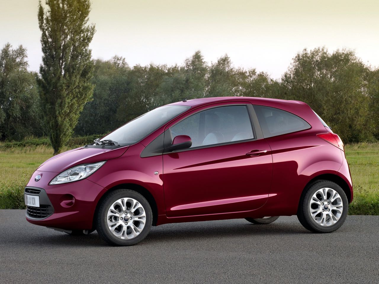 Imagen de El Ford Ka 2009 es un turismo de pequeñas dimensiones con una respuesta excepcional para su uso en ciudad y un equipamiento a la altura.