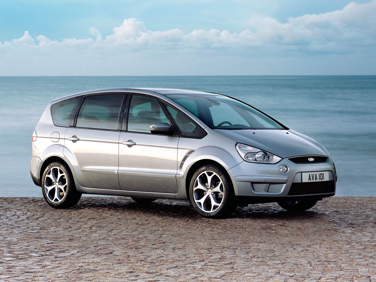 Imagen de El Ford S-Max 2006 es un monovolumen que puede llevar cinco o siete plazas y que destaca por sus cualidades dinámicas y por sus acabados.