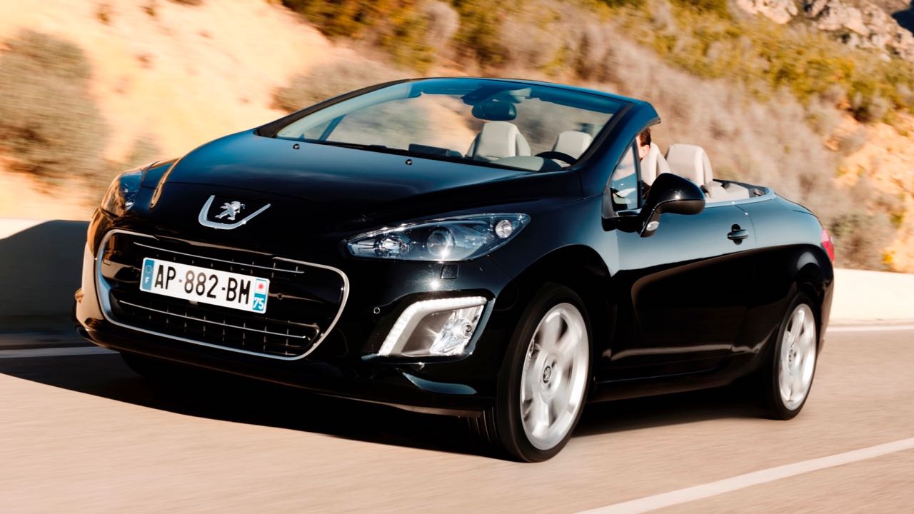 Imagen de El Peugeot 308 CC 2011 pone al día al descapotable con techo rígido en los apartados de estética, mecánica y equipamiento disponible.