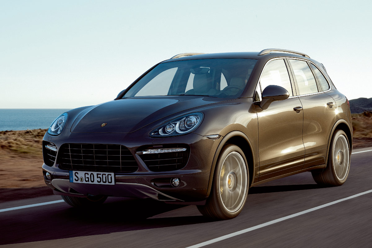 Imagen de El Porsche Cayenne 2010 es la segunda generación del SUV de lujo. Hay para elegir cinco variantes, tres gasolina, un diésel y un híbrido, todos muy potentes
