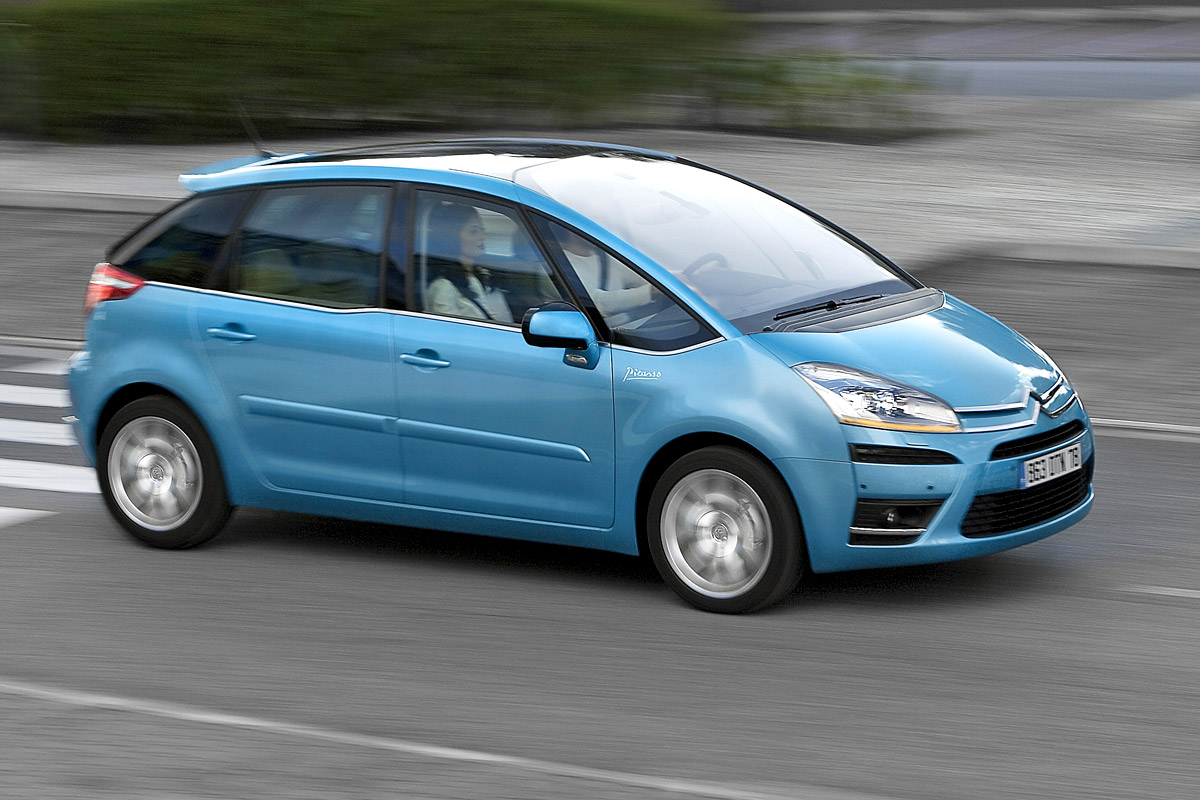 Imagen de El Citroën C4 Picasso 2007 es un monovolumen con cinco plazas. Está disponible con dos motores de gasolina y tres diésel y bastante bien equipado.