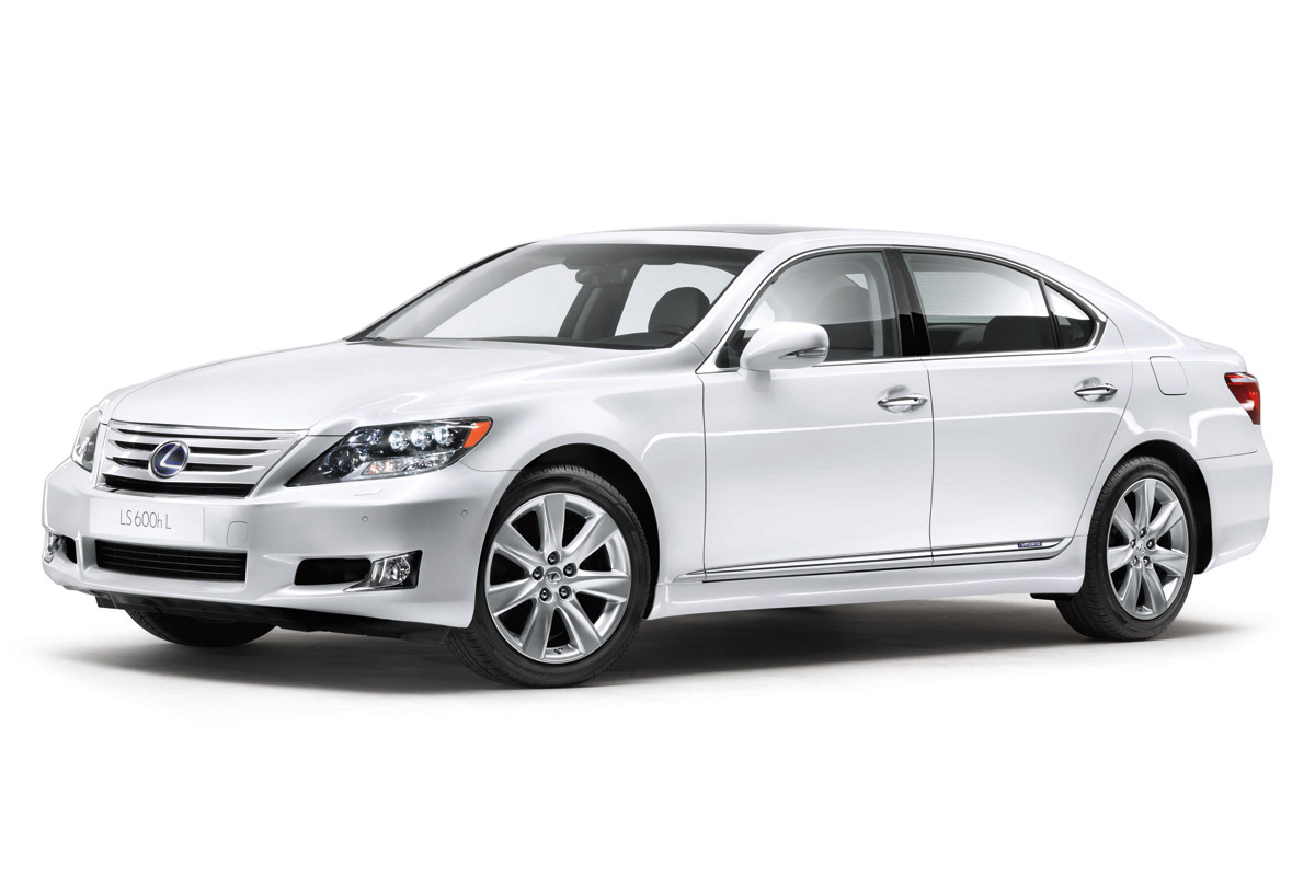 Imagen de El Lexus LS 2010 es un turismo de lujo que está en venta con dos motores diferentes, un V8 de gasolina de 381 CV o uno híbrido de 445 CV. Su equipamiento y cuidado interior son de lo mejor del mercado.