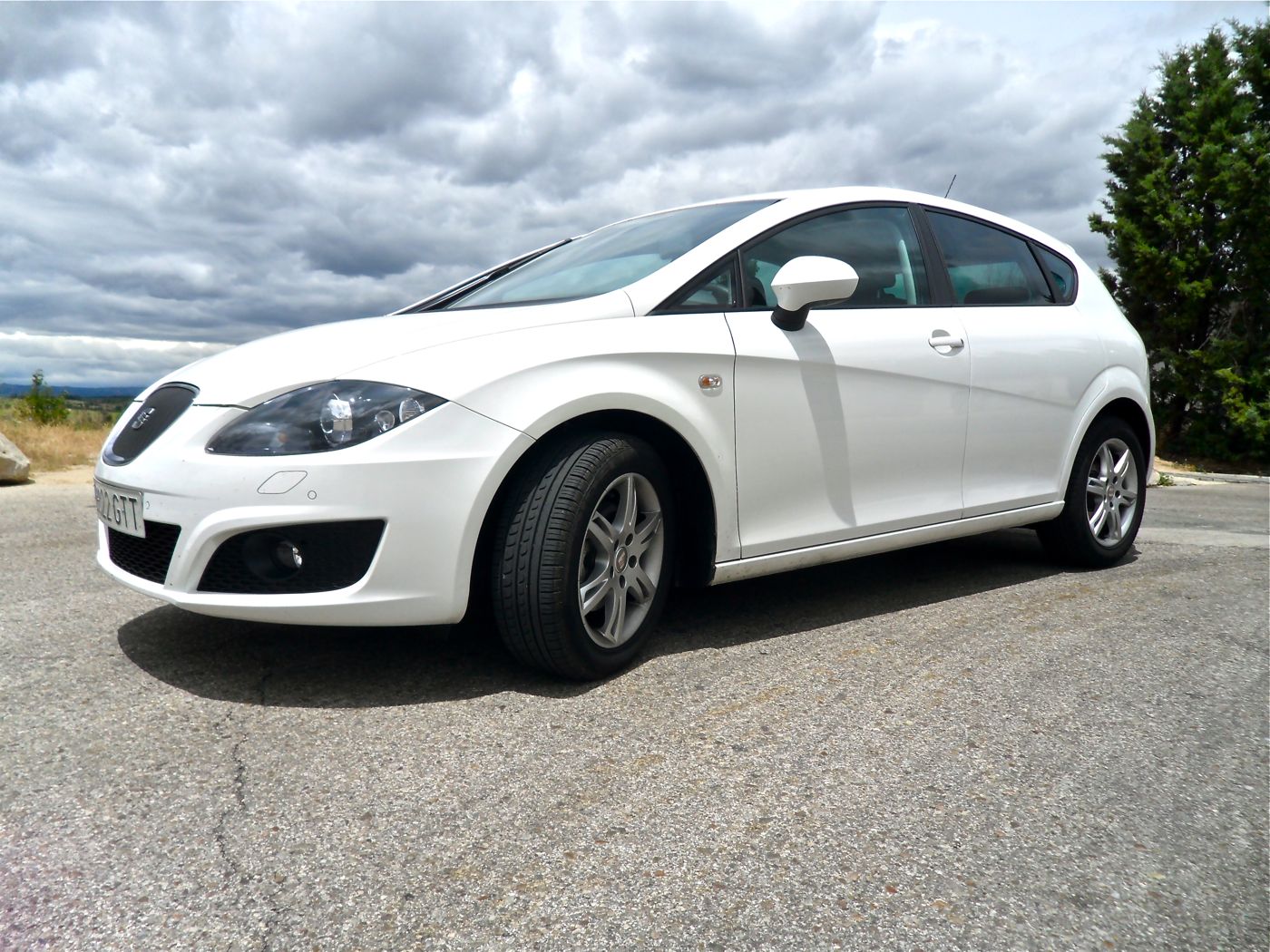 Probamos el Seat Leon Ecomotive. El compacto de SEAT promete gastar 3,8 litros de diésel a los 100 km y una autonomía de 1.400 kilómetros.