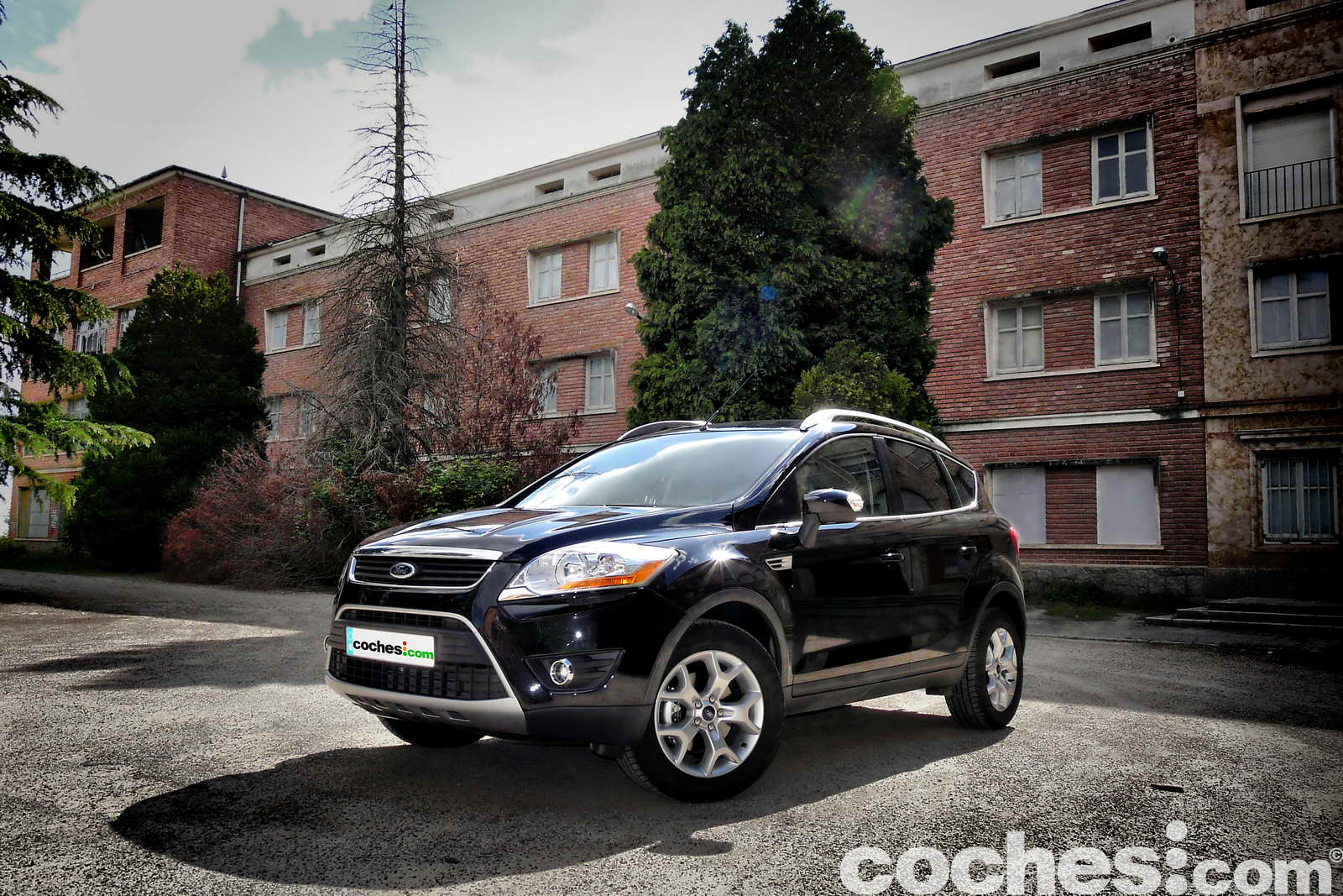 Coches.com ha realizado para vosotros la prueba de un auténtico éxito de ventas: el todo-camino Ford Kuga, en su versión TREND 2.0 TDCI 136 CV 2WD