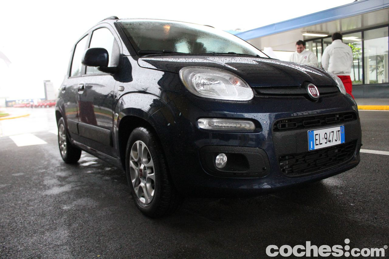 Viajamos a Nápoles, donde se ha empezado a fabricar el nuevo Fiat Panda. Más grande que el anterior y su motor diésel es muy agradable y de consumos contenidos.