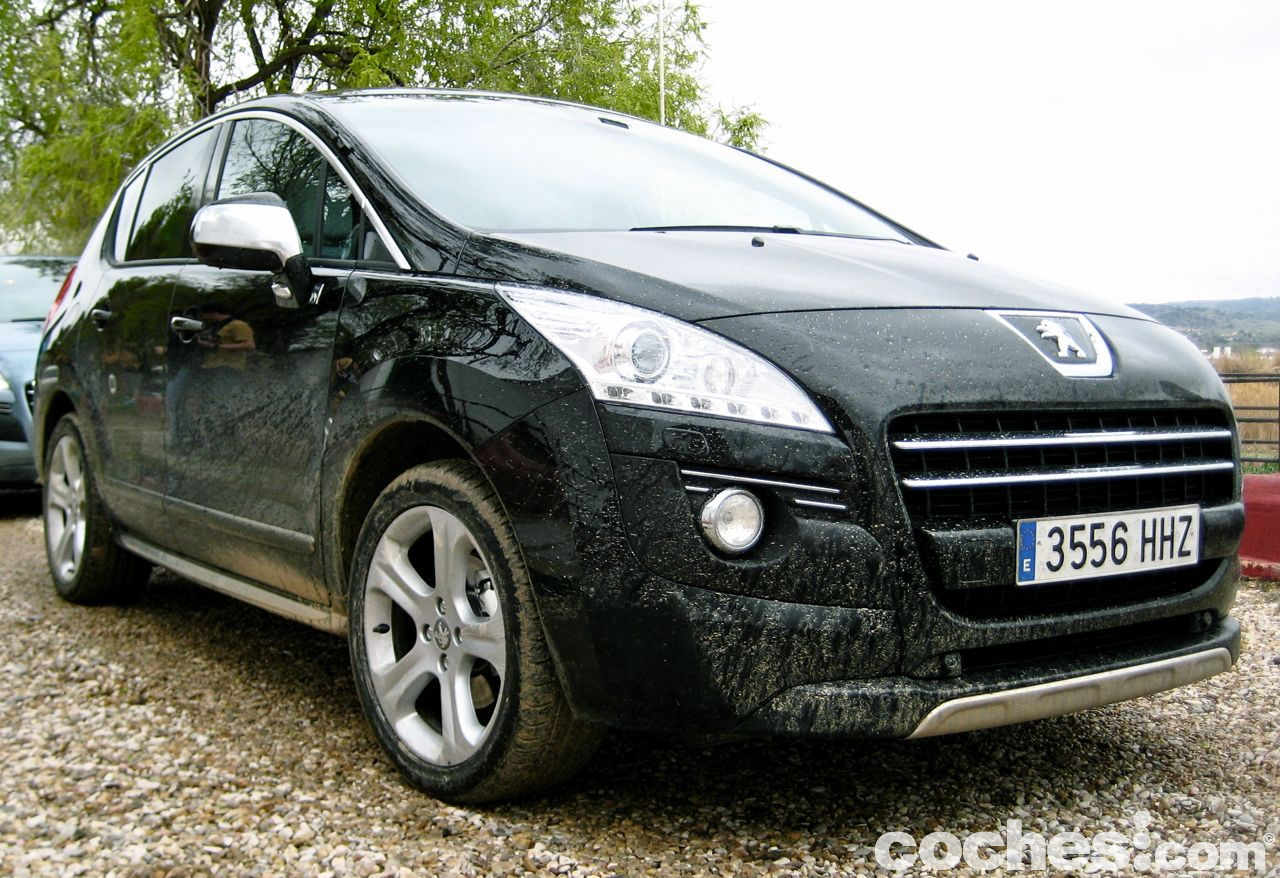 Un coche con dos motores (uno diésel y otro eléctrico), cuatro modos de conducción y tracción total. Así de especial es el Peugeot 3008 HYbrid4, único en su género.