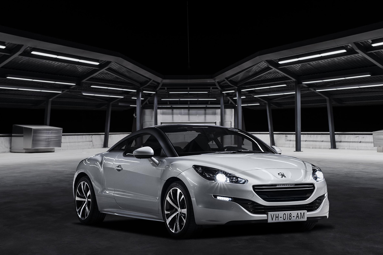 Imagen de El Peugeot RCZ 2013 es la versión mejorada del deportivo biplaza que llegará a los concesionarios con tres ocpiones mecánicas.
