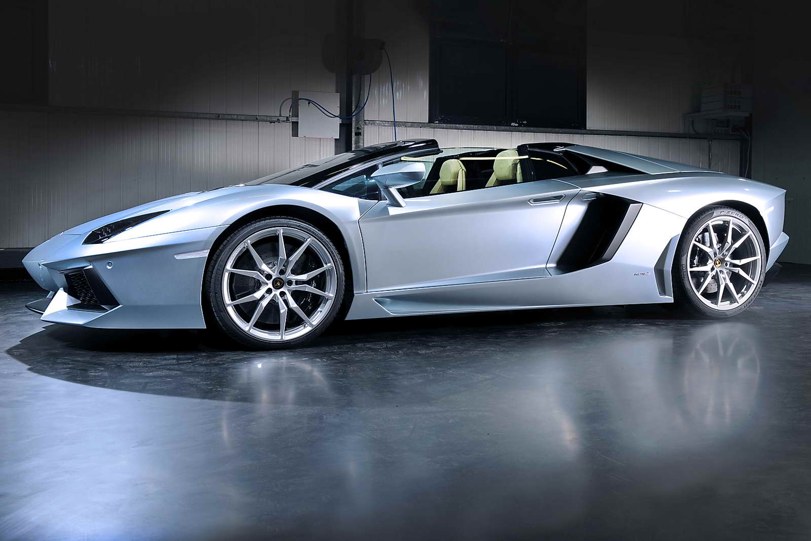 Lamborghini Aventador Roadster model