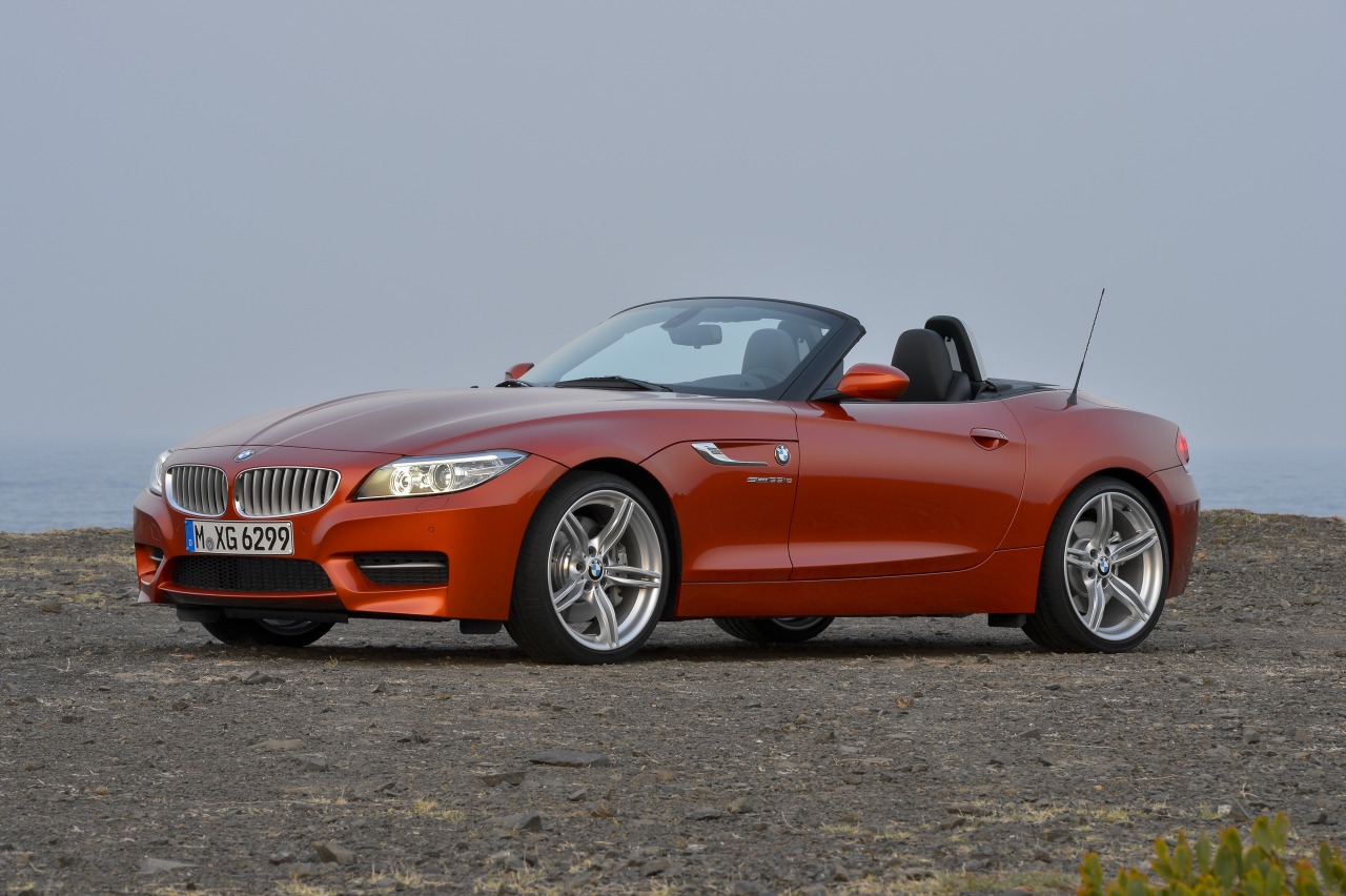 Imagen de El BMW Z4 2013 es una actualziación del descapotable de techo rígido que suma un propulsor de cuatro cilindros para facilitar el acceso a este cabrio.