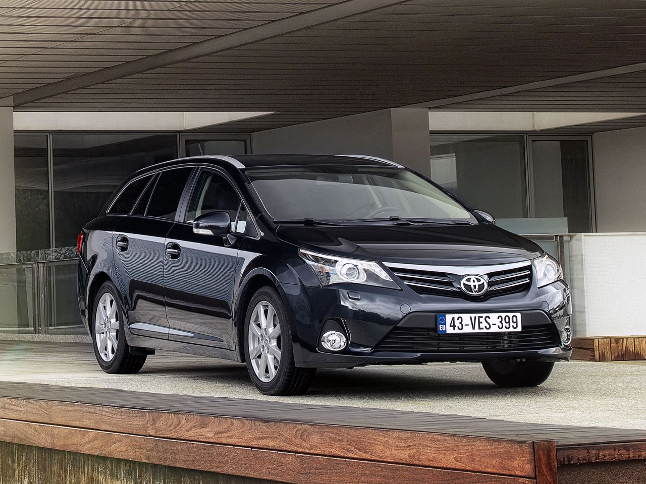 Toyota Avensis Cross Sport model