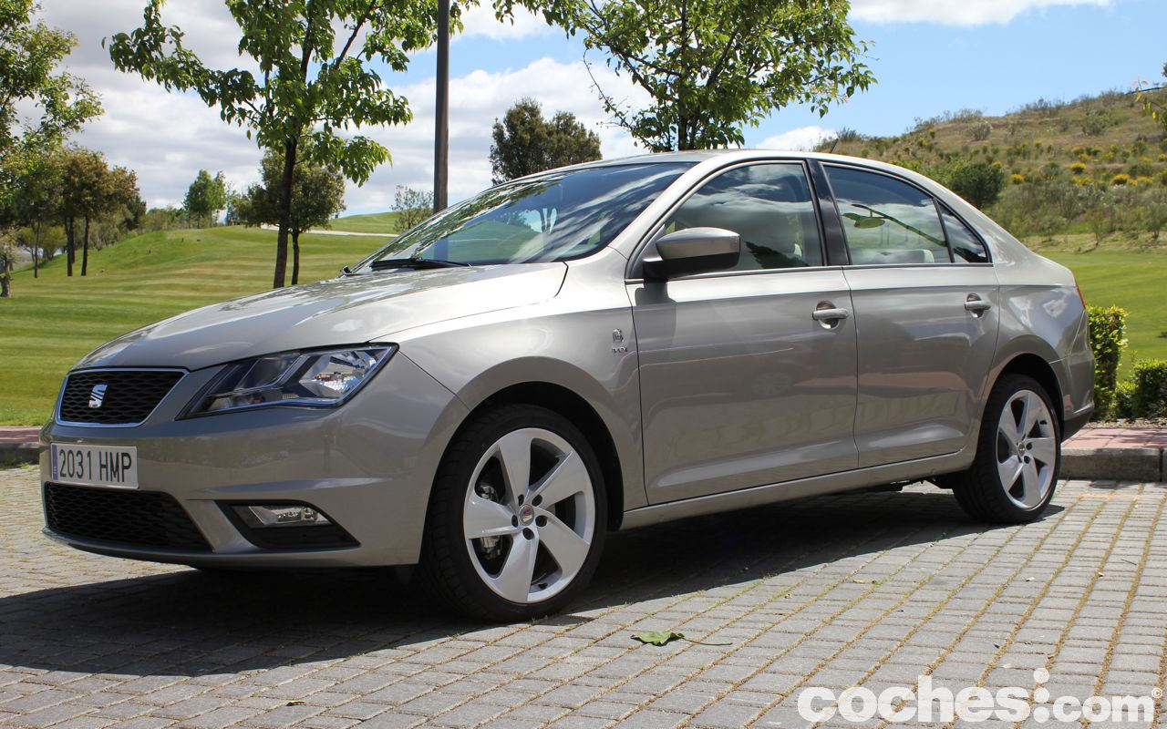 Probamos el Seat Toledo. Ofrece más maletero y espacio interior que un Exeo, por un precio mucho menor. Además, con el motor 1.6 TDI consume muy poco.