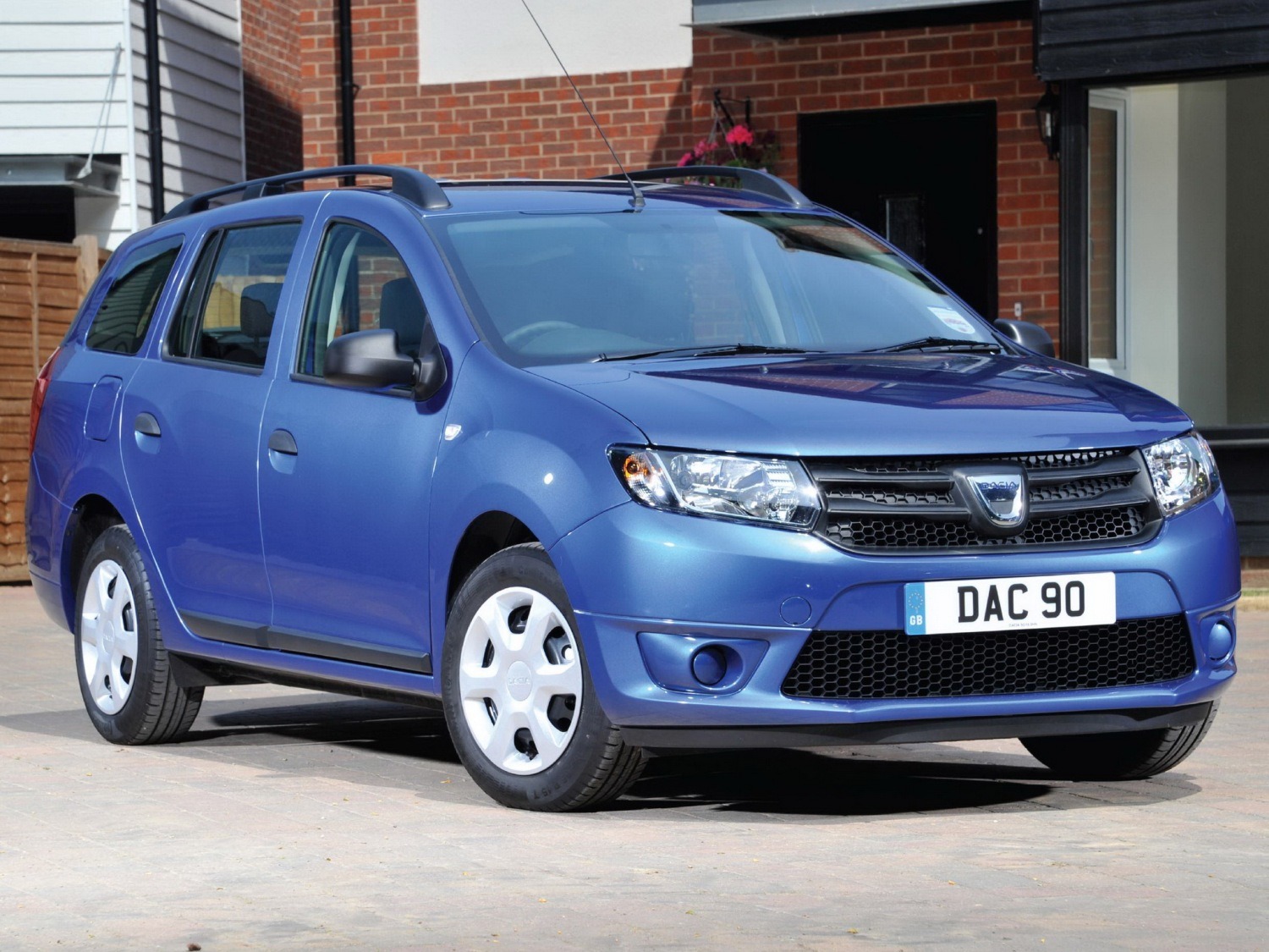 Imagen de El Dacia Logan MCV 2014 es la carrocería familiar del Logan. El séptimo modelo de la marca es el familiar más barato del mercado, a partir de 7.950 €.