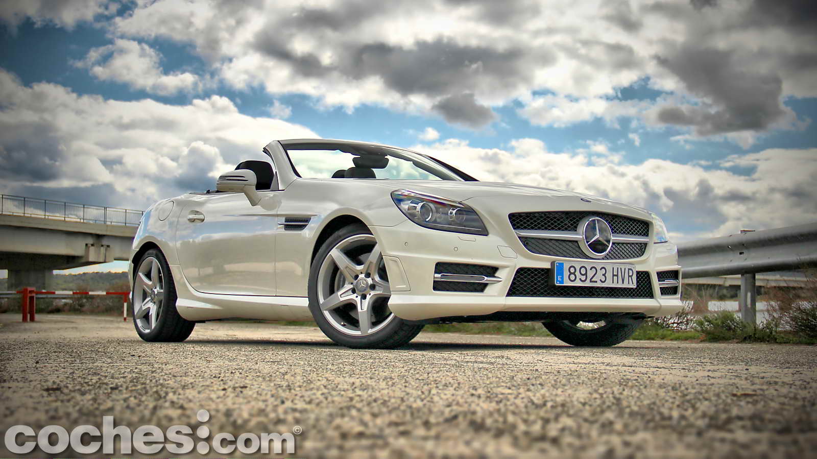 El Mercedes-Benz SLK 250 CDI acaba con los prejuicios sobre si son compatibles las sensaciones deportivas de un auténtico roadster con un propulsor diésel.