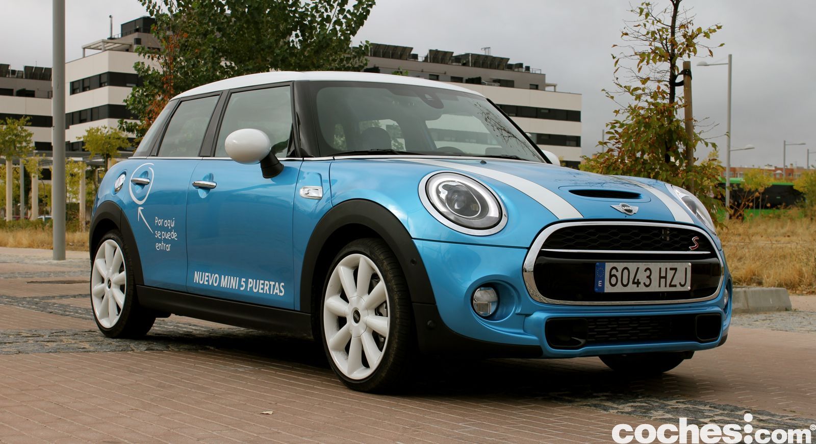 Nos ponemos al volante del nuevo MINI 5 puertas Cooper SD, el diésel más potente de un coche que busca mantener el espíritu del original. ¿Lo conseguirá?