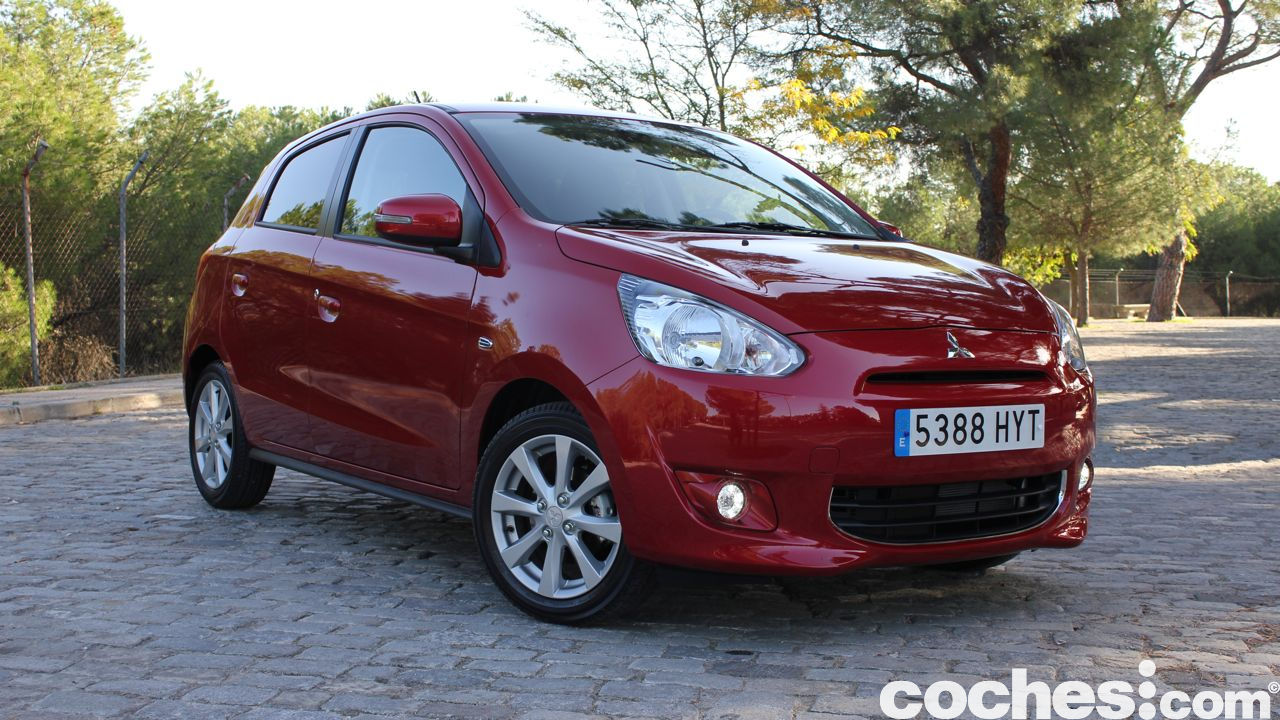 Ponemos a prueba el Mitsubishi Space Star un pequeño urbano amplio por dentro con frugal motor de gasolina y una buena relación precio-equipamiento.