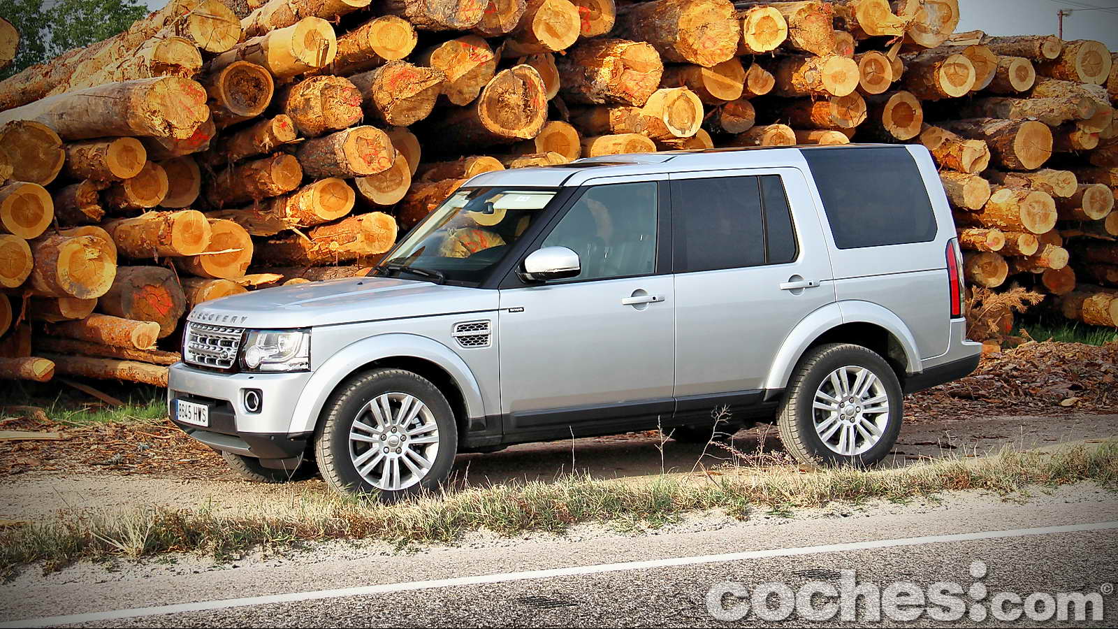 El Land Rover Discovery es el todoterreno Premium familiar por excelencia, auténtica referencia por su comportamiento off-road. Lo hemos probado a fondo.