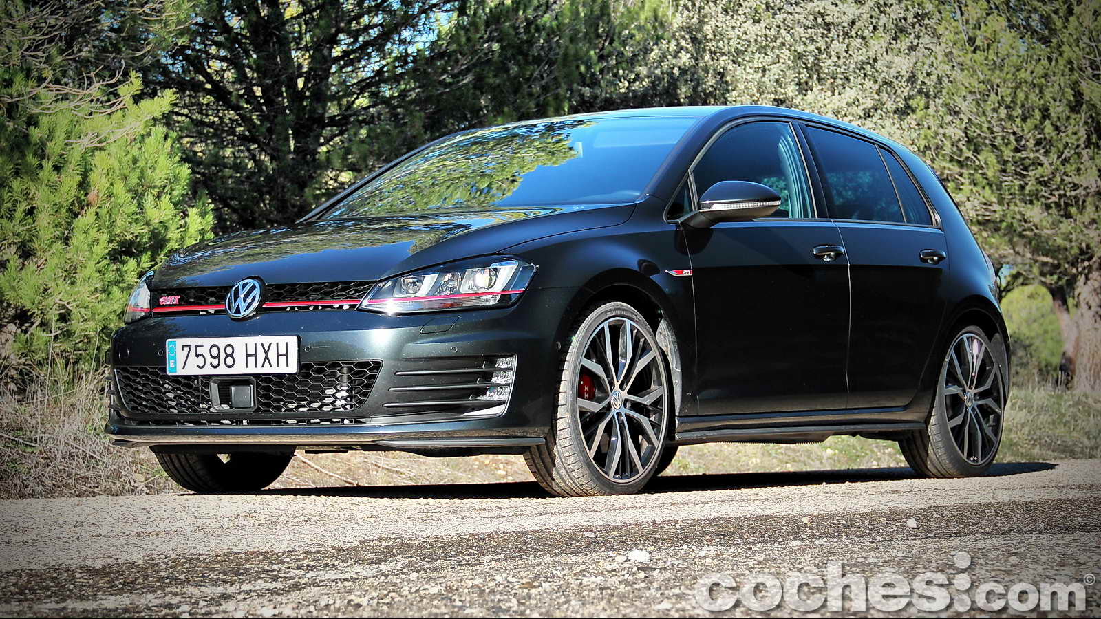 El Volkswagen Golf GTI Perfomrnace es el heredero del rey de los compactos deportivos. ¿Es fiel al modelo que originó la categoría y supera a sus rivales?