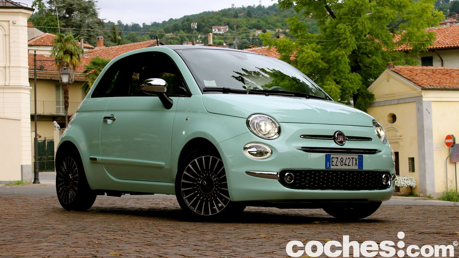 El Fiat 500 2015 retoca su diseño, que mantiene el encanto que el de su predecesor. Lo probamos en Turín con el motor TwiAir y estas son nuestra impresiones