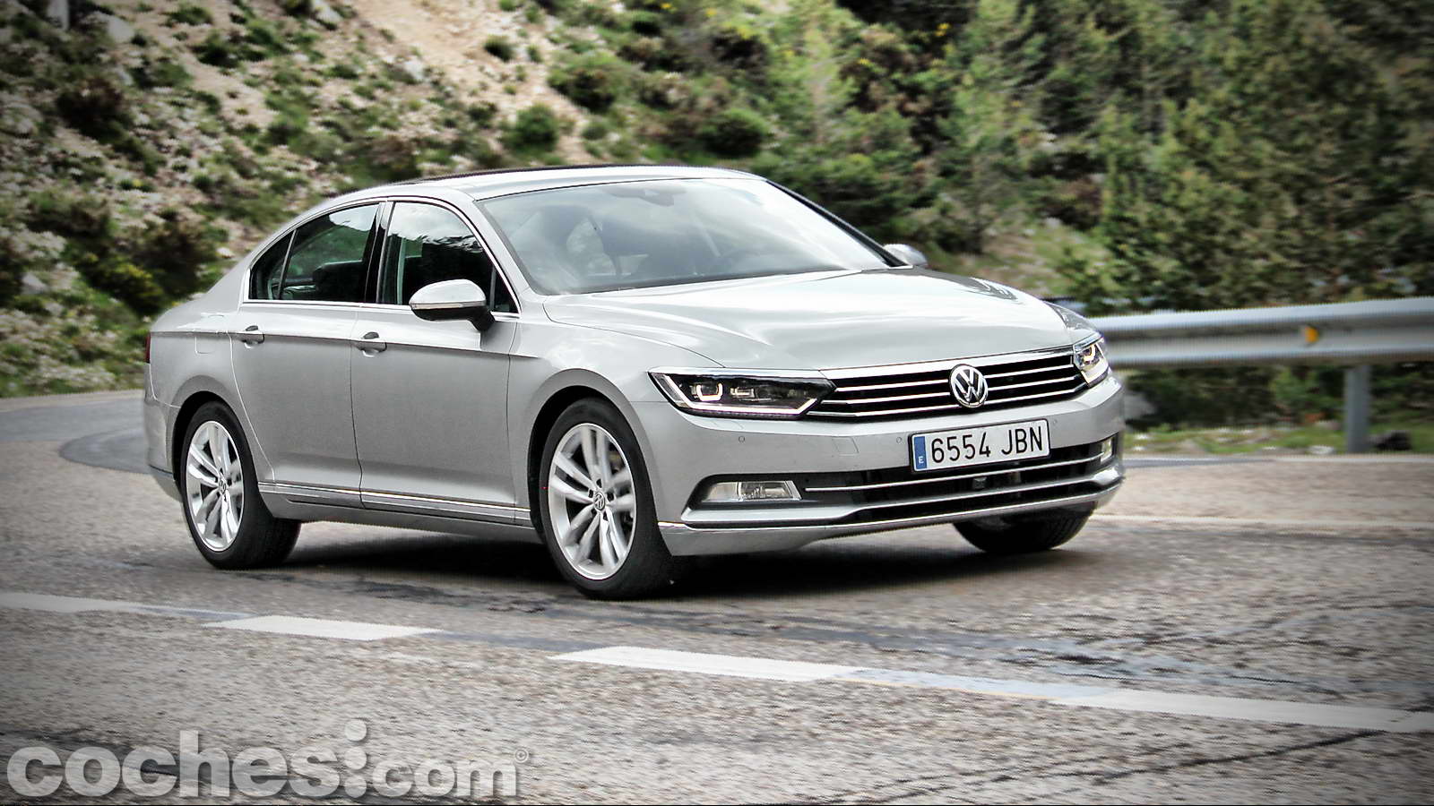 Probamos a fondo la octava generación el nuevo Volkswagen Passat y analizamos por qué sigue siendo la referencia entre las berlinas del segmento D.