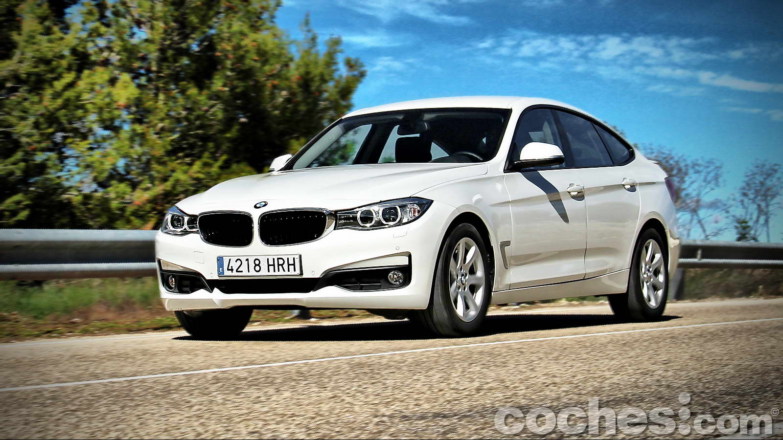 El BMW Serie 3 GT es un familiar que coquetea con los coupés y los SUV. Destaca por su comodidad en autovía y el espacio en las plazas traseras.