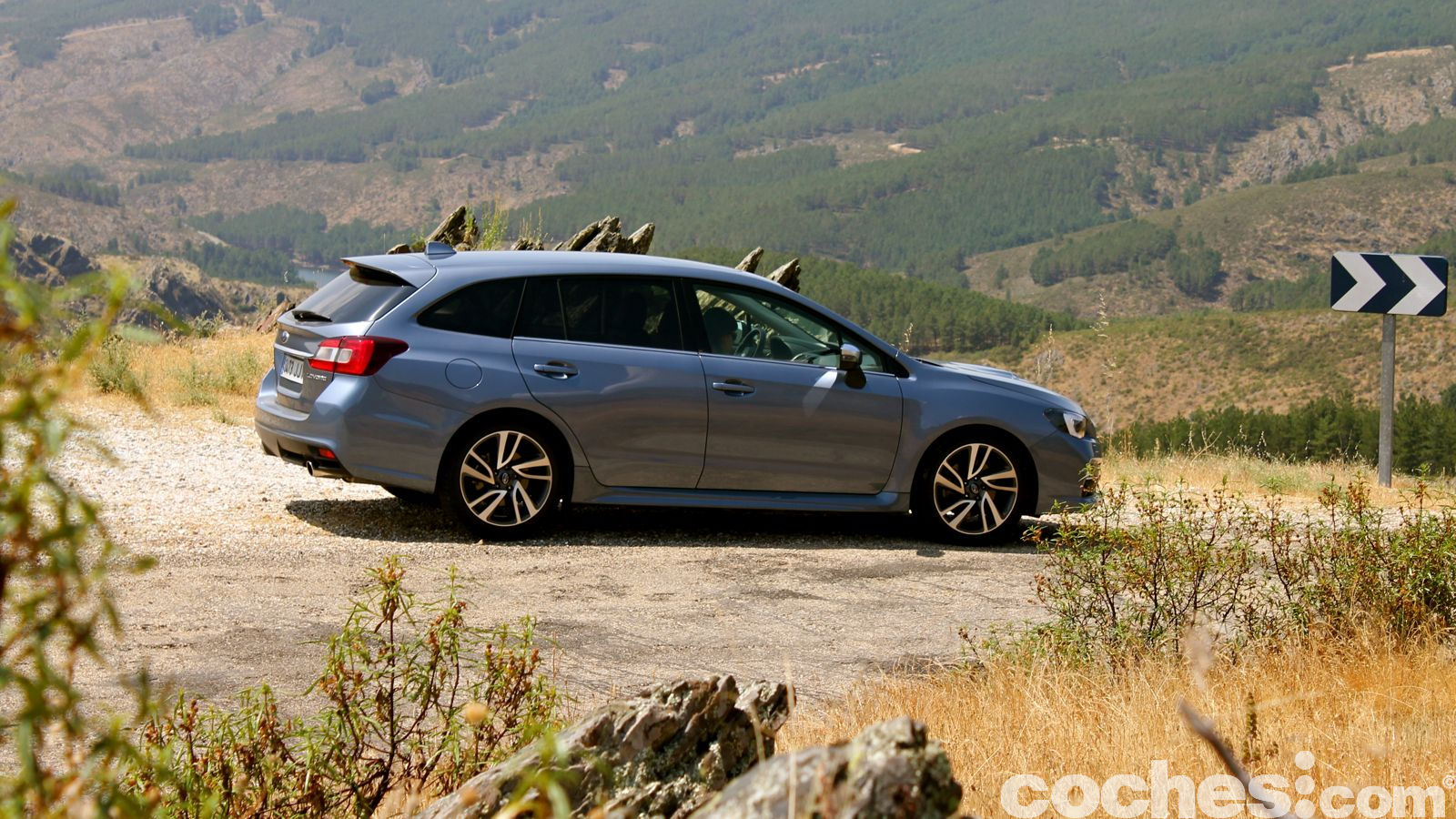 El Subaru Levorg es un familiar de dimensiones contenidas que apuesta por el dinamismo y la deportividad, buen equipamiento y acabados pero gama reducida.