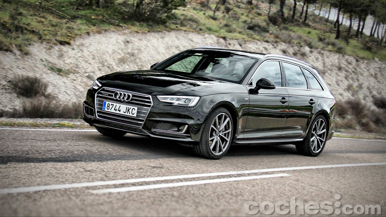 Analizamos el Audi A4 Avant, variante familiar de la 5ª generación, un coche de buenas prestaciones para viajar cómodo, seguro y rodeado de grandes acabados