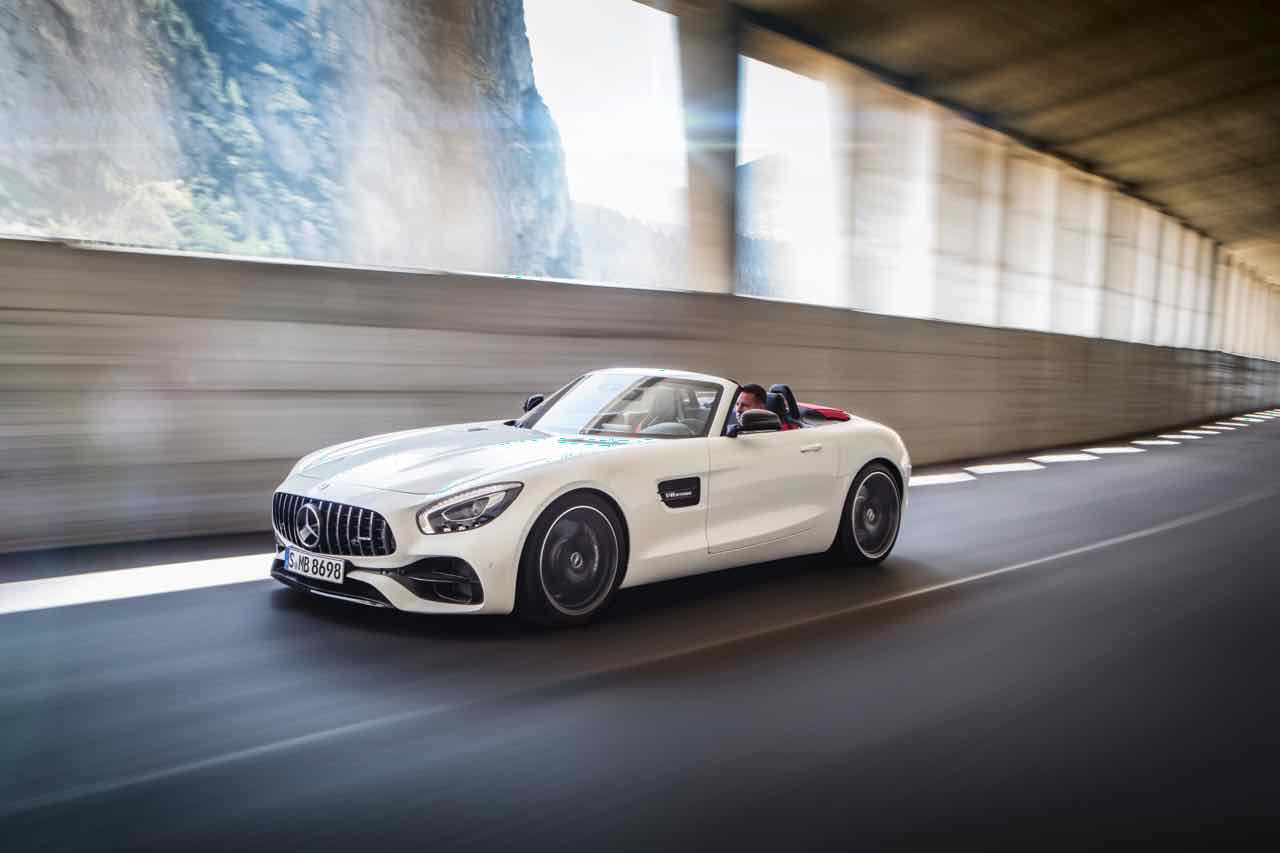 Imagen de El Mercedes-AMG GT Roadster 2017 es el nuevo descapotable de altos vuelos de Mercedes. Lo mueve un motor V8 4.0 con dos niveles de potencia, 476 CV o 557 CV