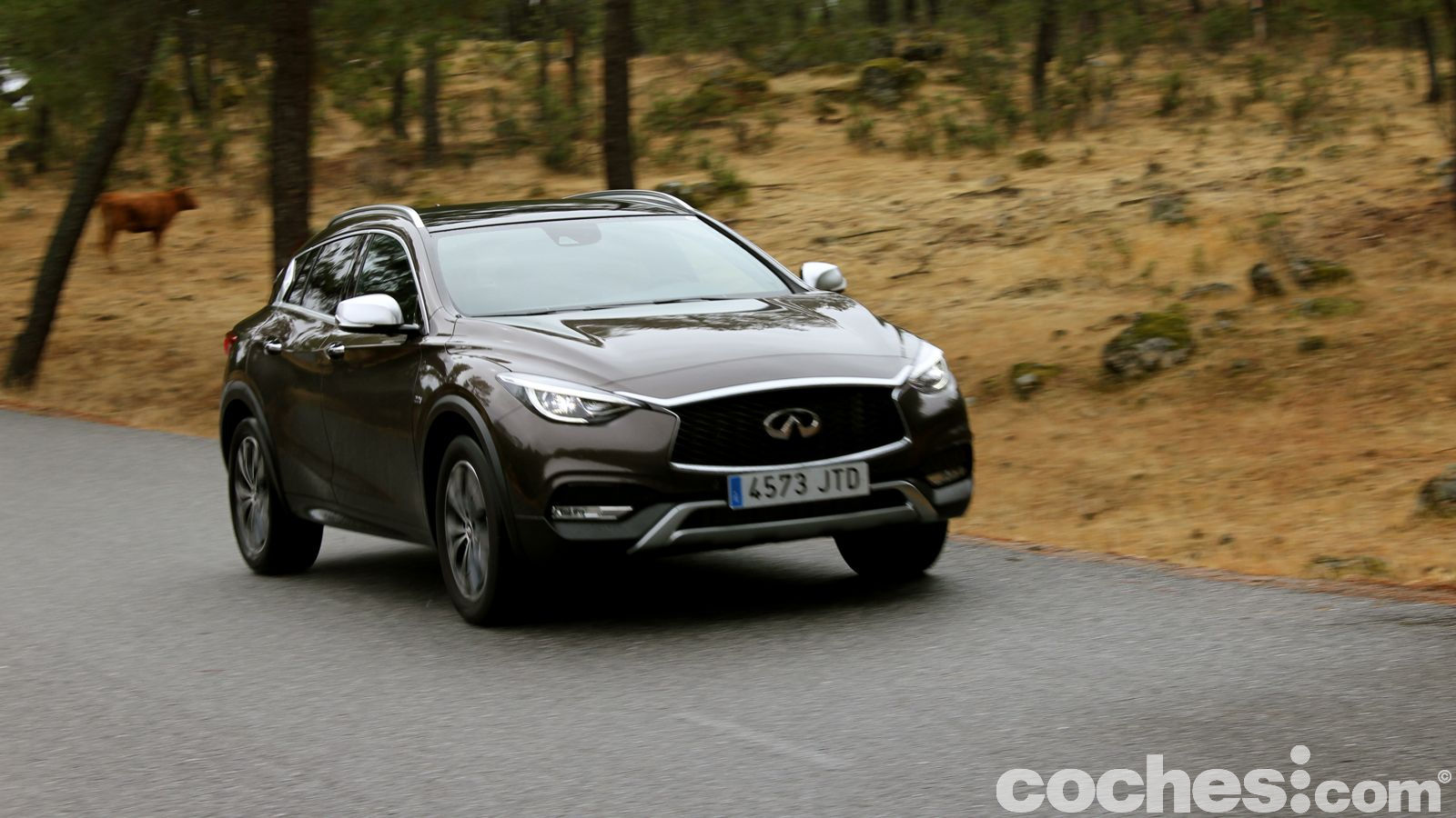 Nos ponemos al volante del Infiniti QX30 2016 con motor diésel 2.2, tracción total y cambio automático. Un buen compacto de lujo que quiere ser todocamino.