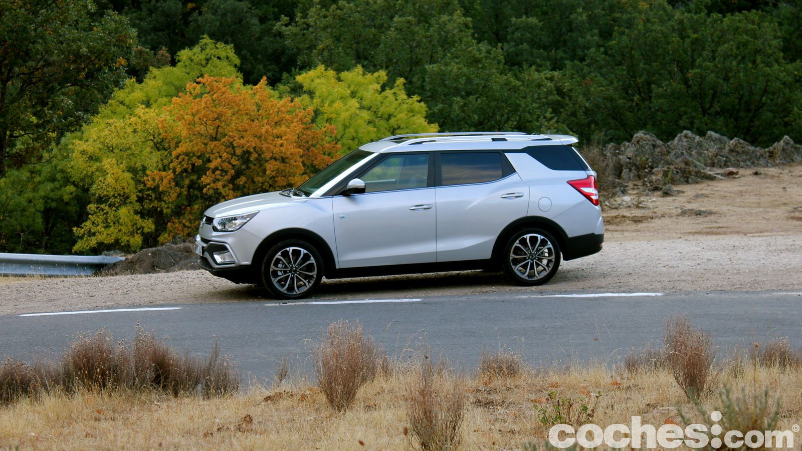 El SsangYong XLV es un monovolumen con un aspecto cercano a los SUV. Lo probamos con motor diésel de 115 CV para ver a qué segmento se acerca más.