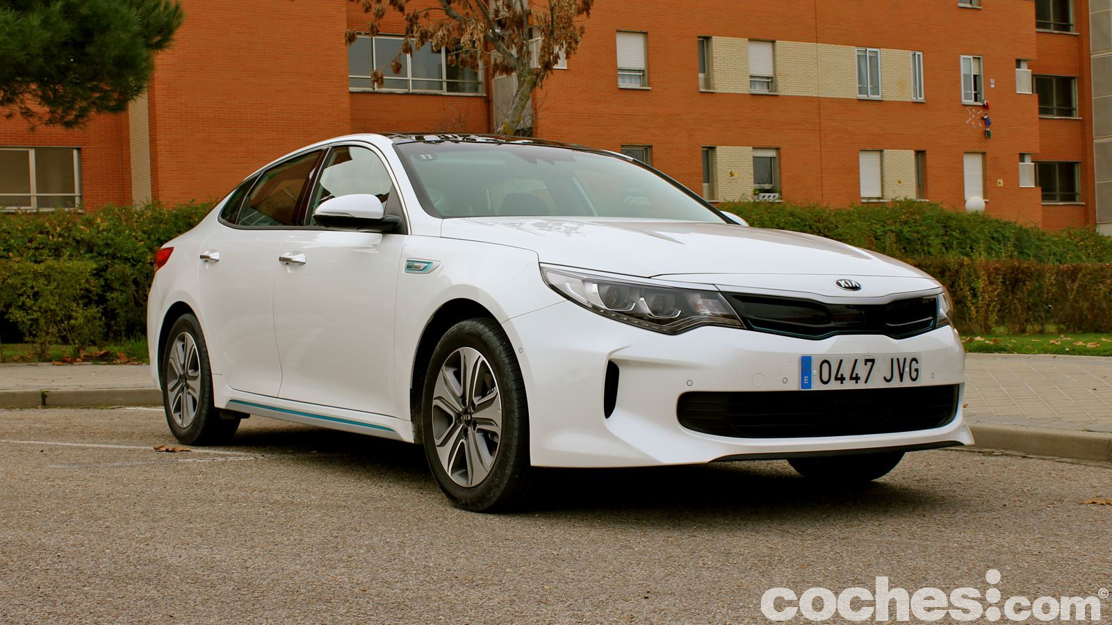 El Kia Optima PHEV es el primer acercamiento de la marca a los híbridos enchufables. Es una berlina que apuesta por el confort de marcha, bien equipada.