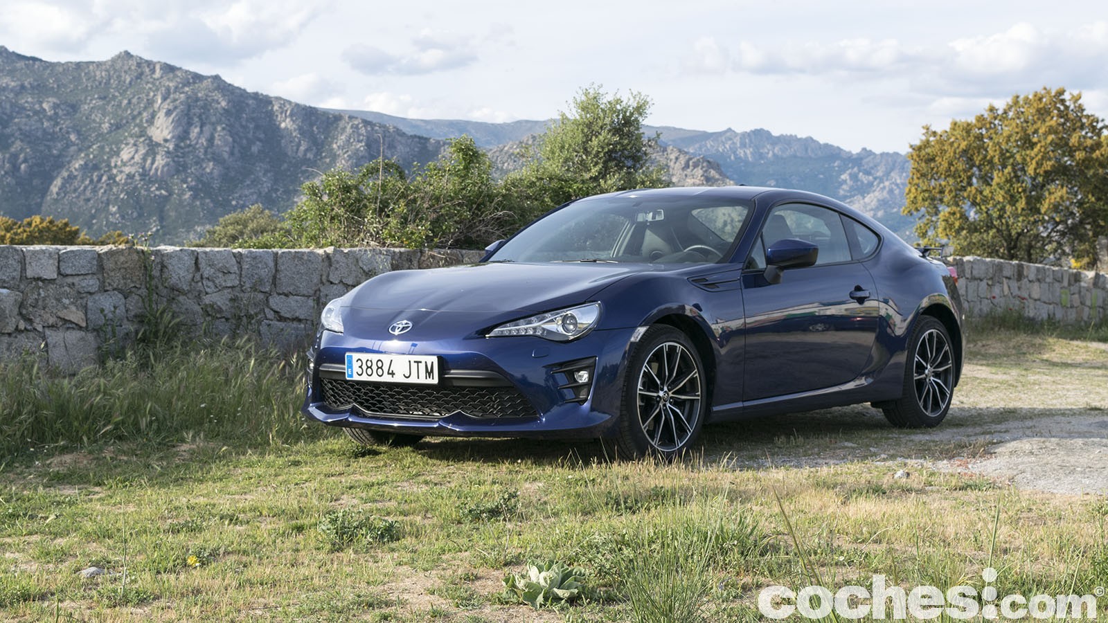 Prueba y opinión del Toyota GT86 el coupé deportivo de la marca nipona. Su ligereza, la tracción trasera y el motor bóxer de 200 CV, detalles que enamoran