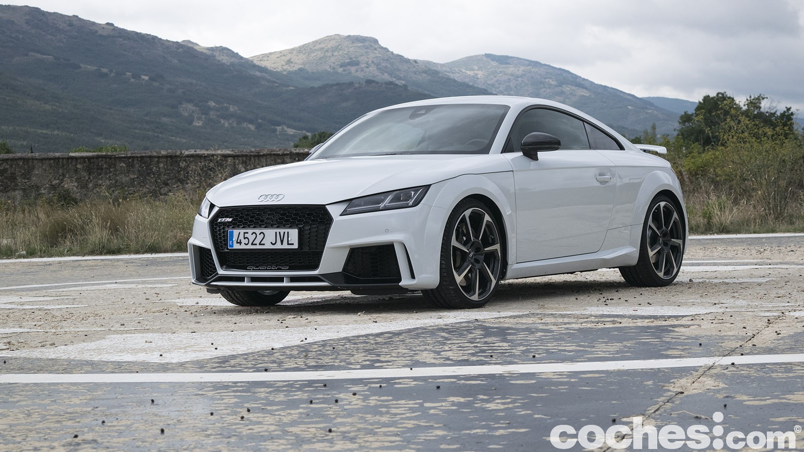 El Audi TT RS es el tope de gama de ese modelo. Ponemos a prueba su motor 2.5 TFSI de cinco cilindros con 400 CV y estas son las conclusiones.