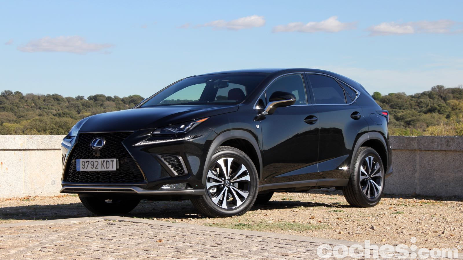 El Lexus NX 300h se demuestra como un coche que prioriza confort y ahorro por encima del otras cualidades. Incluso en su versión más deportiva, la F-Sport.