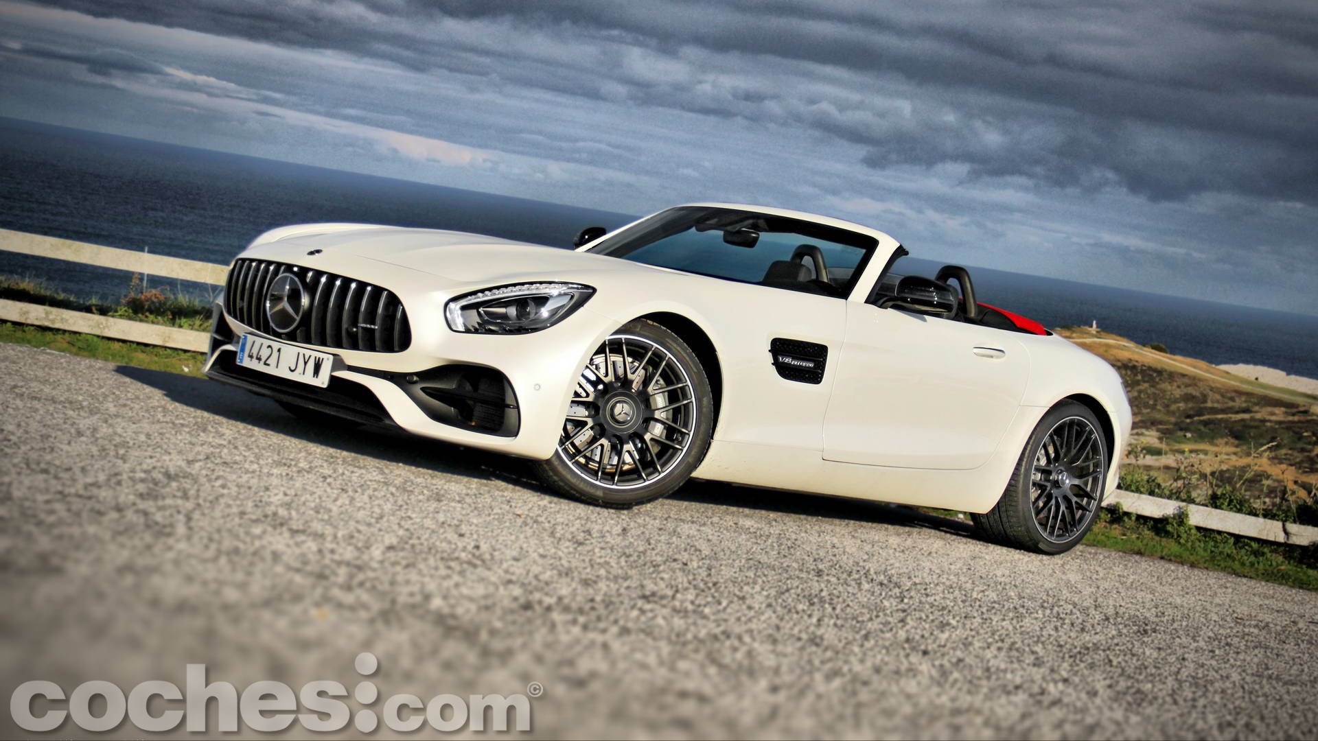 Si el Mercedes-AMG GT es uno de los más radicales y divertidos deportivos, había que probar su versión descapotable: el Mercedes-AMG GT Roadster ¿verdad?
