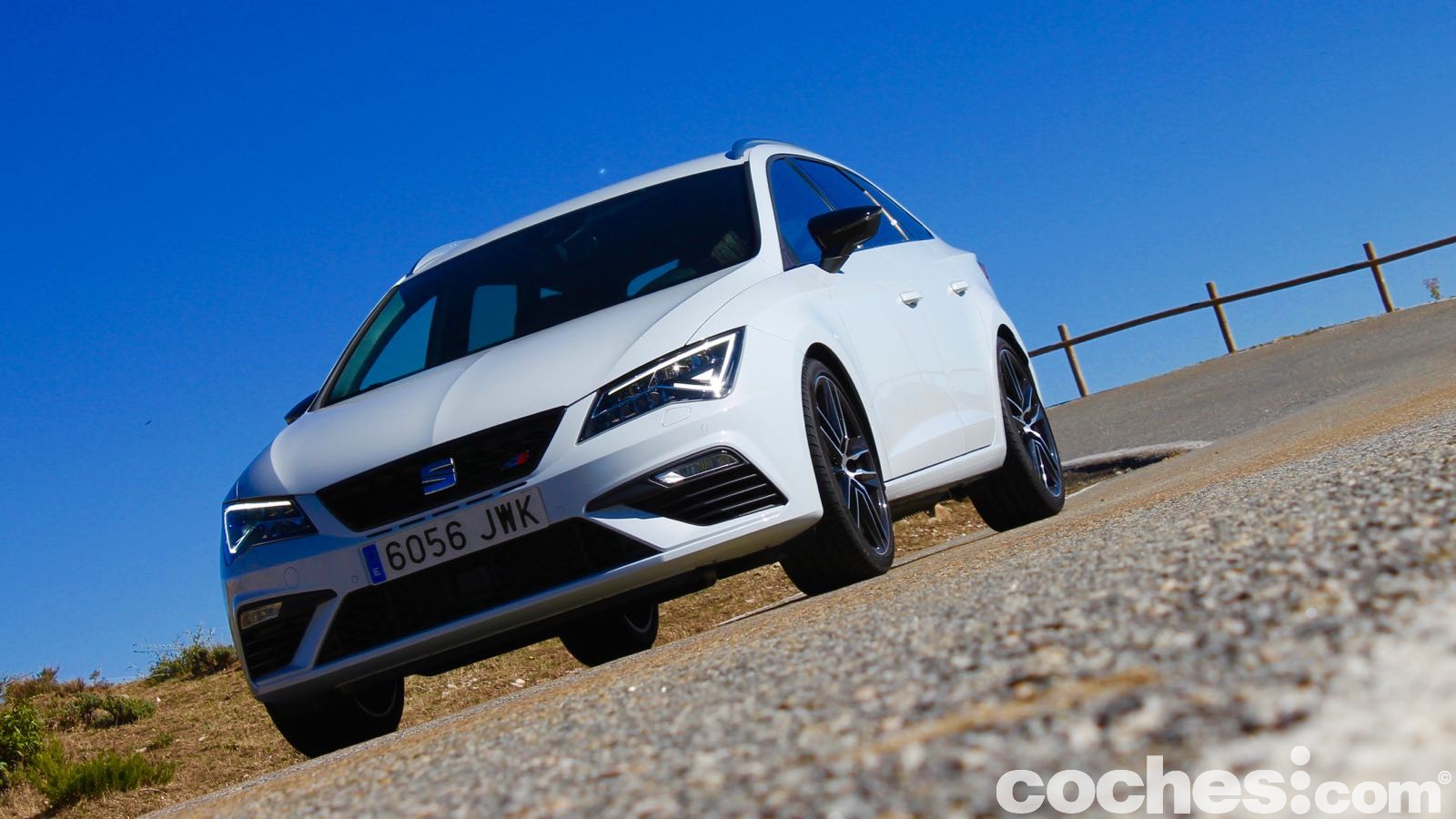 El Seat León Cupra ST 300 es uno de los mejores familiares compactos deportivos del mercado. Es muy fácil de conducir rápido y está bien equipado.
