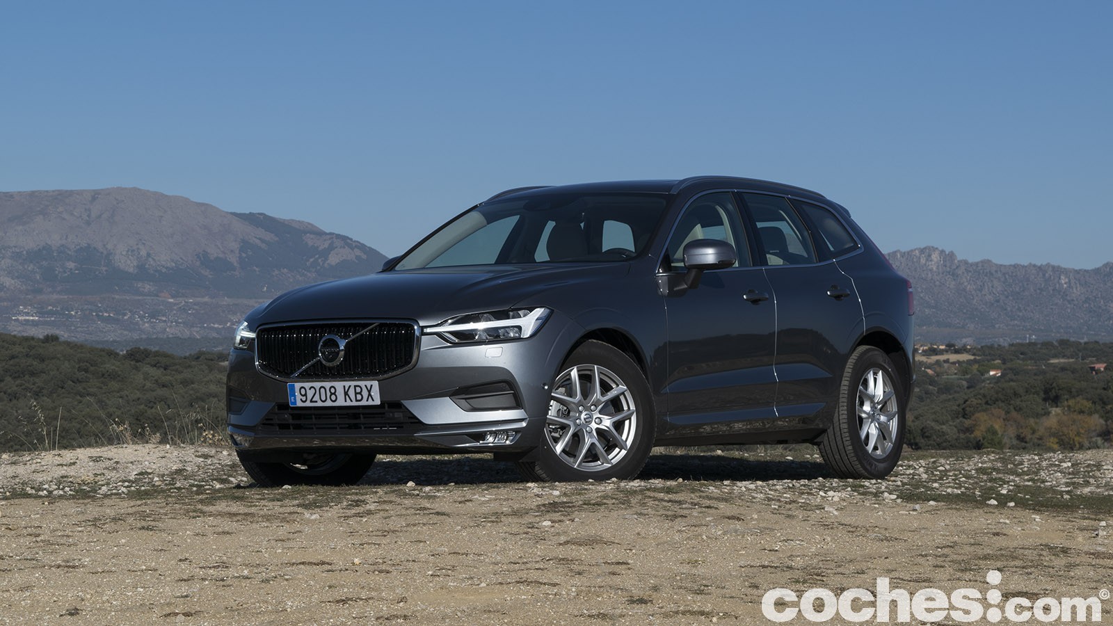 Probamos el Volvo XC60 D4 AWD 190 CV, la nueva apuesta sueca en el segmento de los SUV medianos. Tiene muchos argumentos para ser aspirante al título.