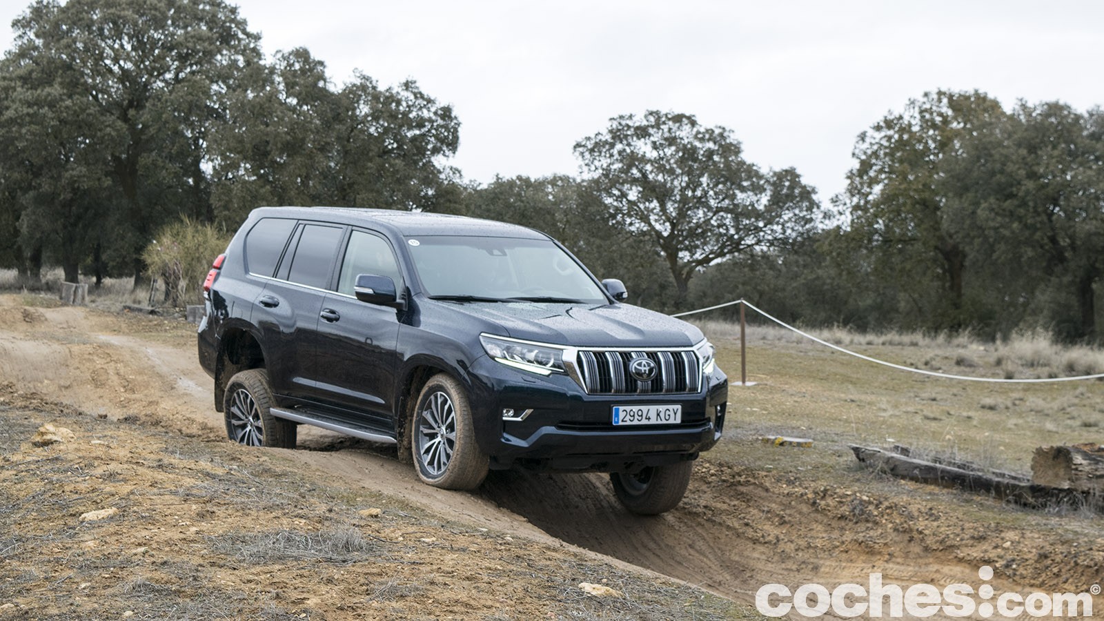 Probamos el Toyota Land Cruiser 180D, uno de los pocos todoterrenos puros que quedan. Trae una única mecánica y unas capacidades off road sobresalientes.