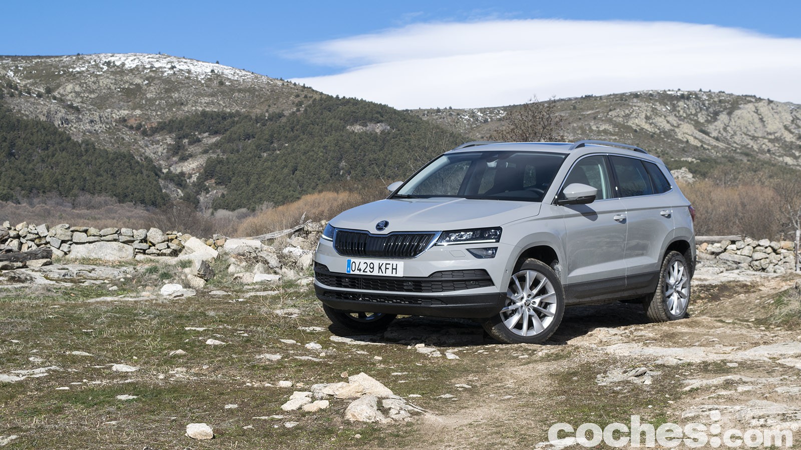 Ponemos a prueba al Skoda Karoq 1.5 TSI 150 CV DSG, una de las opciones más lógicas y cabales del segmento C-SUV. Destaca por aspectos como la modularidad de su interior o el refinamiento del motor de gasolina.