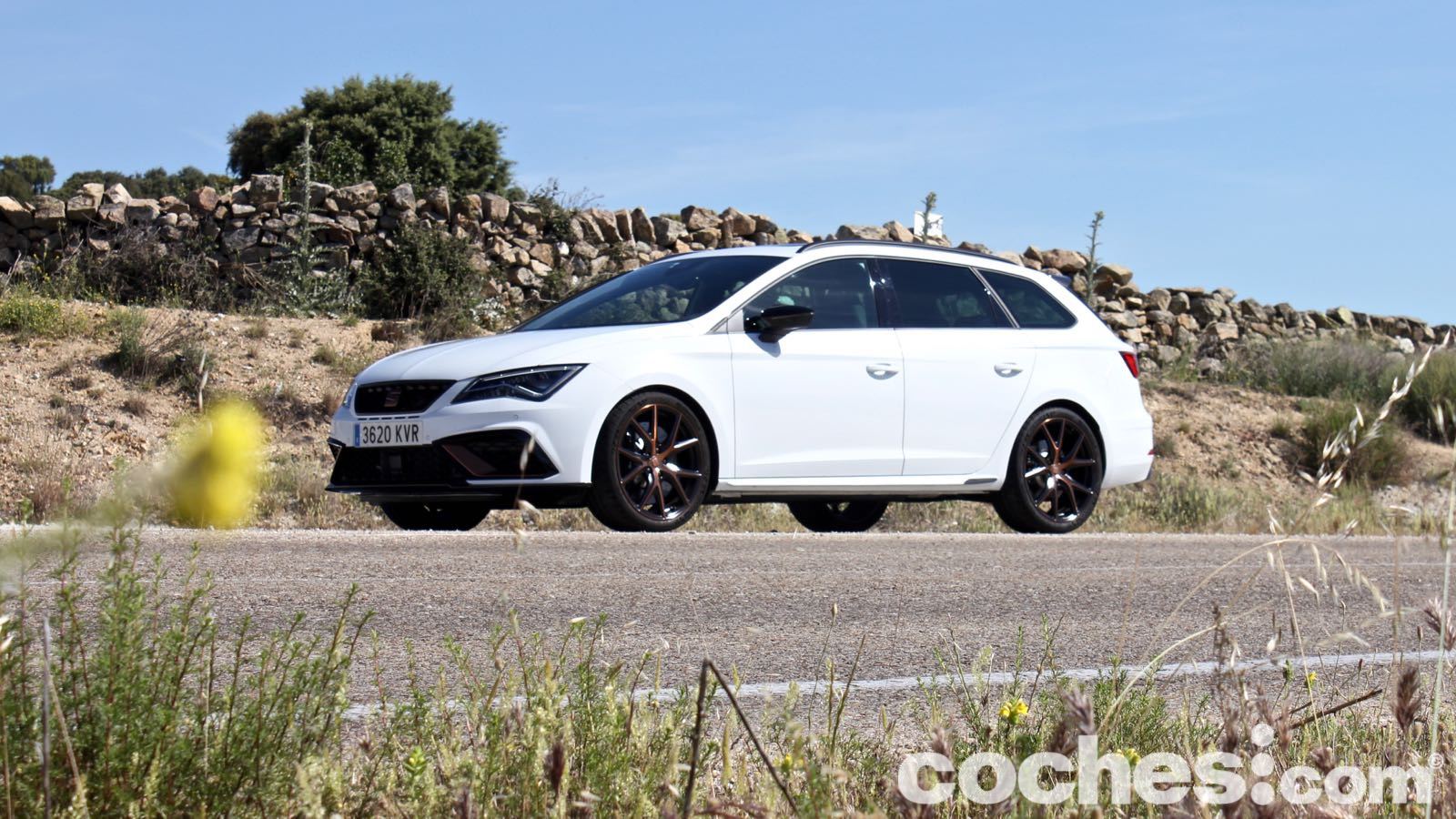 El Seat León ST Cupra R es el último coche de la marca con el apellido Cupra. Con precio alto, no defrauda su comportamiento ni su imagen.