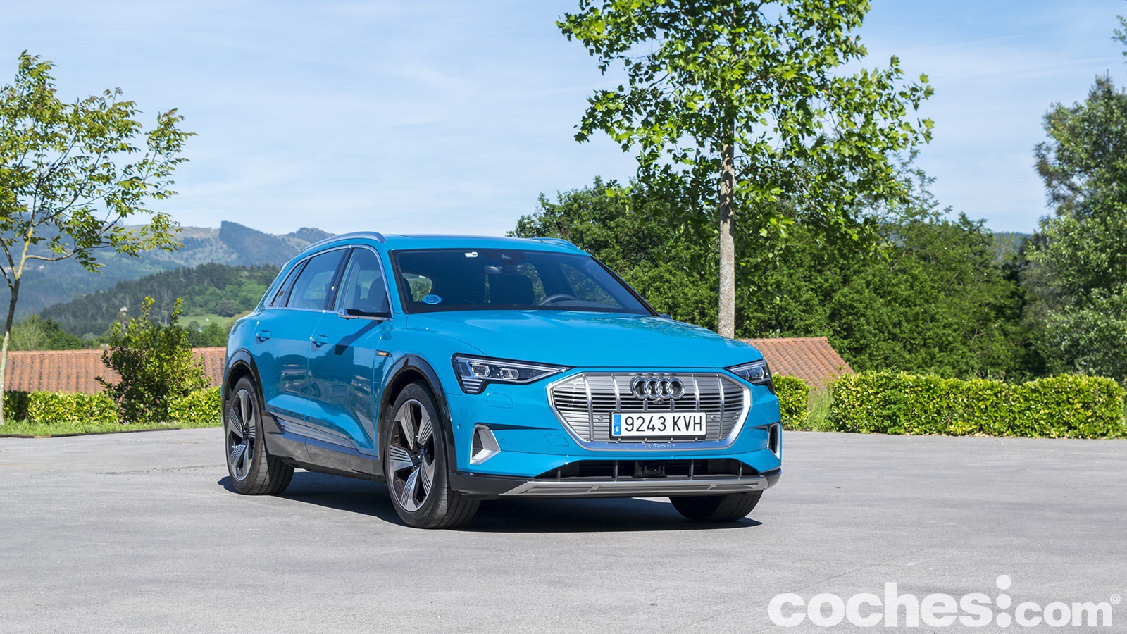 Ponemos a prueba al Audi e-tron 55 quattro, el primer coche eléctrico de la nueva generación. 408 CV, 417 km de autonomía y muchas novedades.