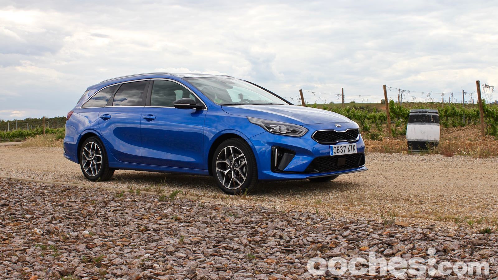 Ponemos a prueba el Kia Ceed Tourer diésel, coche familiar con un maletero alucinante y un interior conseguido, pero echamos de menos cosas.