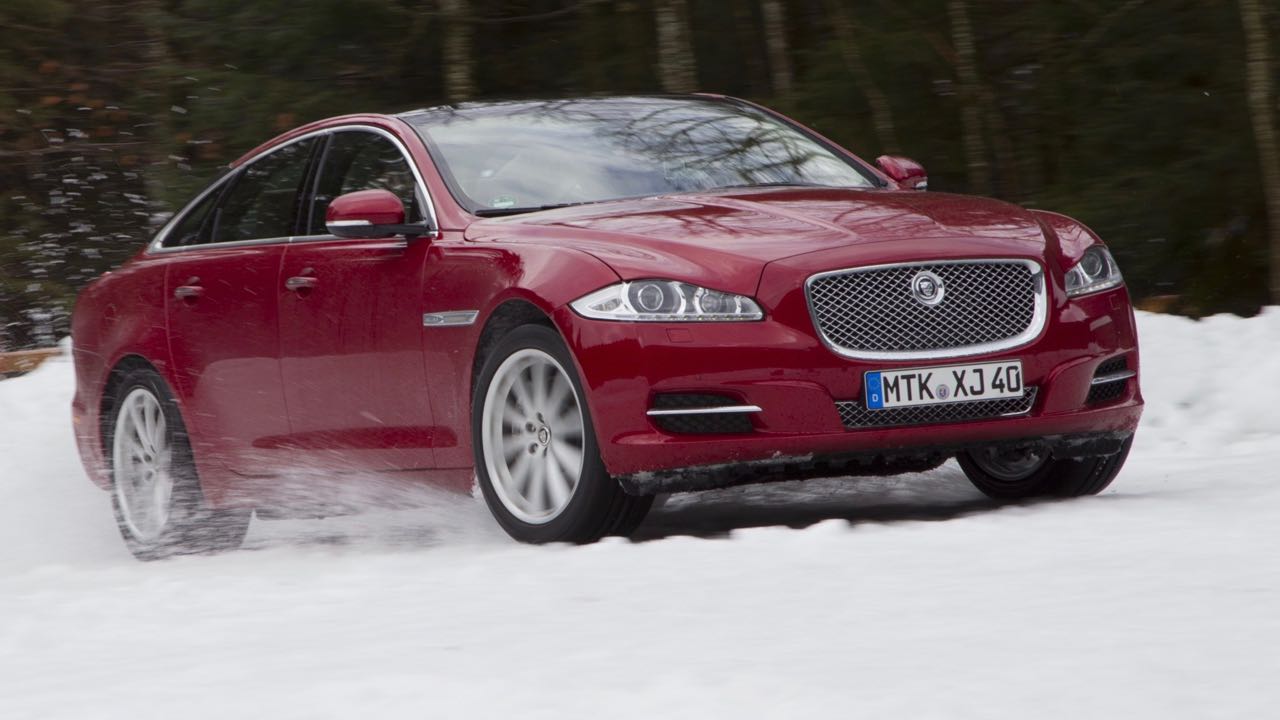 Imagen de El Jaguar XJ 2012 pone al día al gran sedán de la firma con novedades en el apartado mecánico y dotándole de una mayor tecnología.