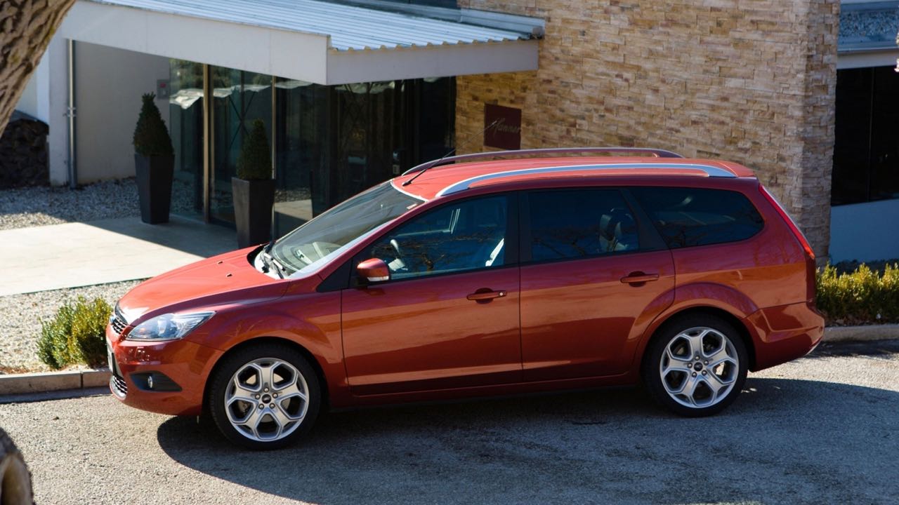 Imagen de El Ford Focus Sportbreak 2008 pone al día la carrocería familiar de la segunda generación. Gana un motor diésel, nuevo cambio automático y más equipamiento.