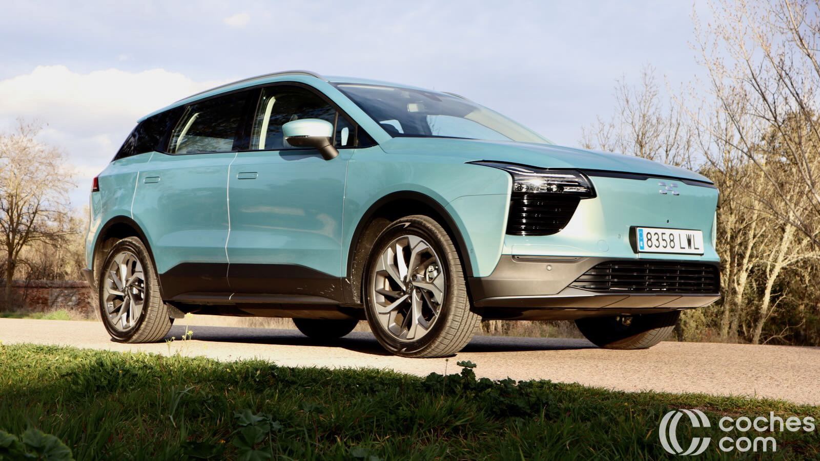 El Aiways U5 es un SUV eléctrico que demuestra que no hay que dar la espalda a los coches chinos. Amplio y cómodo, gana velocidad bien.