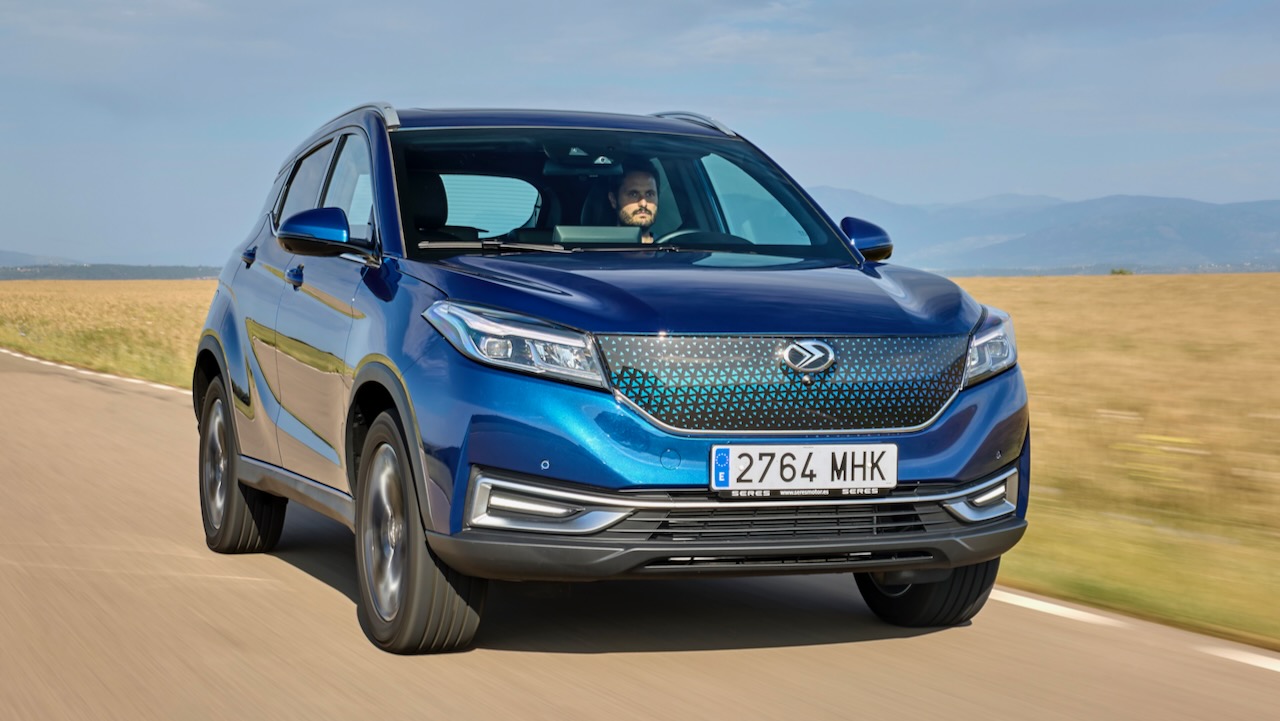 Imagen de El Seres 3 2023 es un SUV compacto eléctrico que se desprende de la imagen anterior de DFSK y recibe un ligero lavado de cara.
