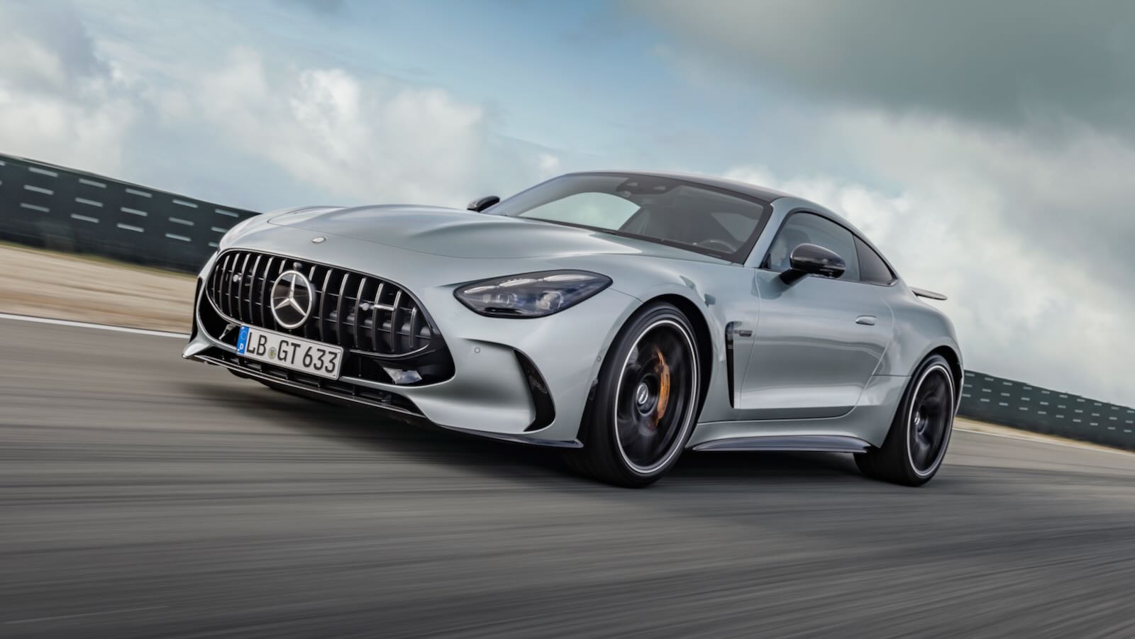 Imagen de El Mercedes-AMG GT 2024 es la segunda generación del deportivo, con diseño totalmente nuevo y motor V8 que puede alcanzar 585 CV de potencia.