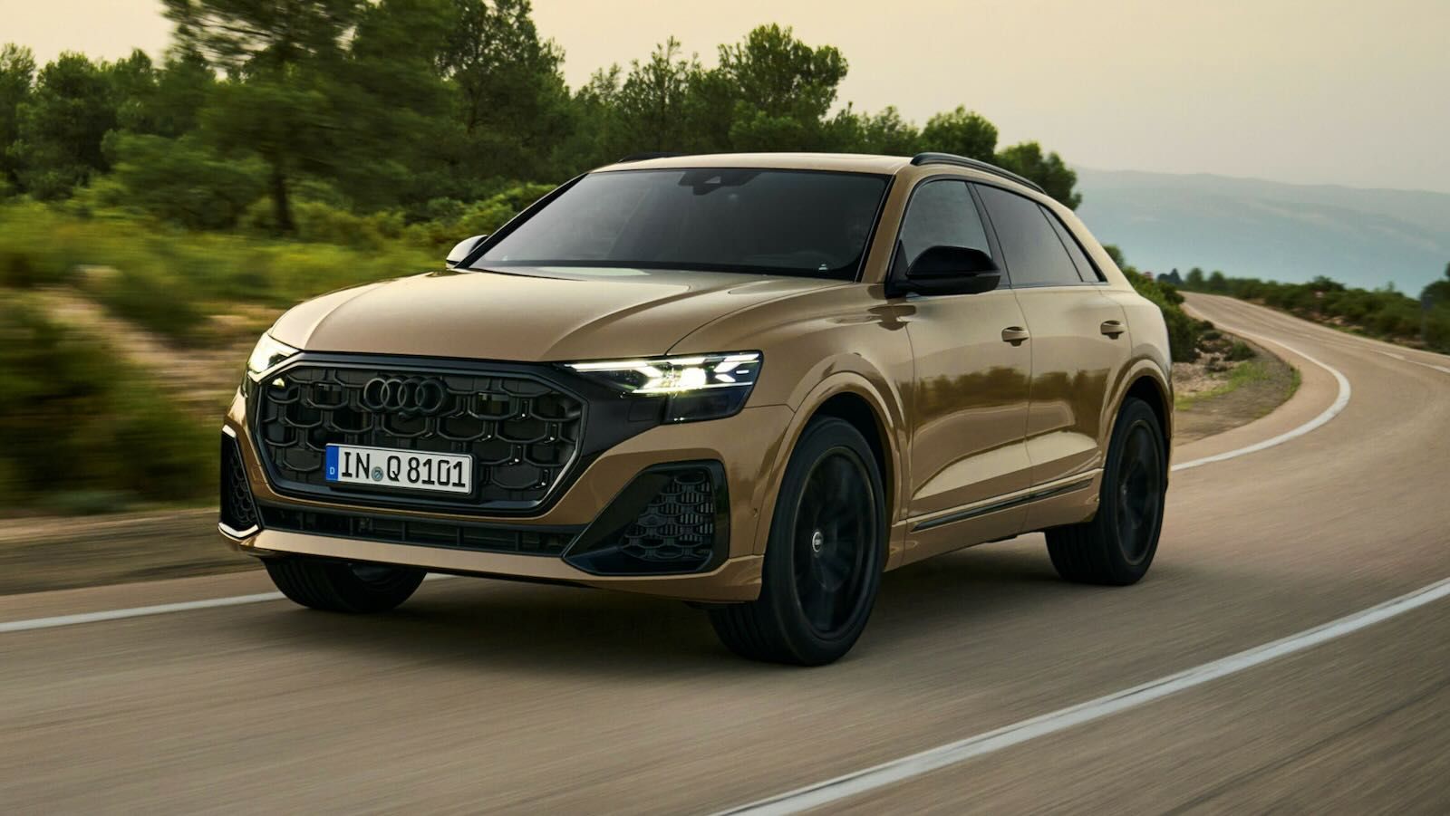 Imagen de El Audi Q8 2024 pone al día el diseño interior y la tecnología de este SUV coupé, que tiene un par de motores diésel y otros tantos gasolina.